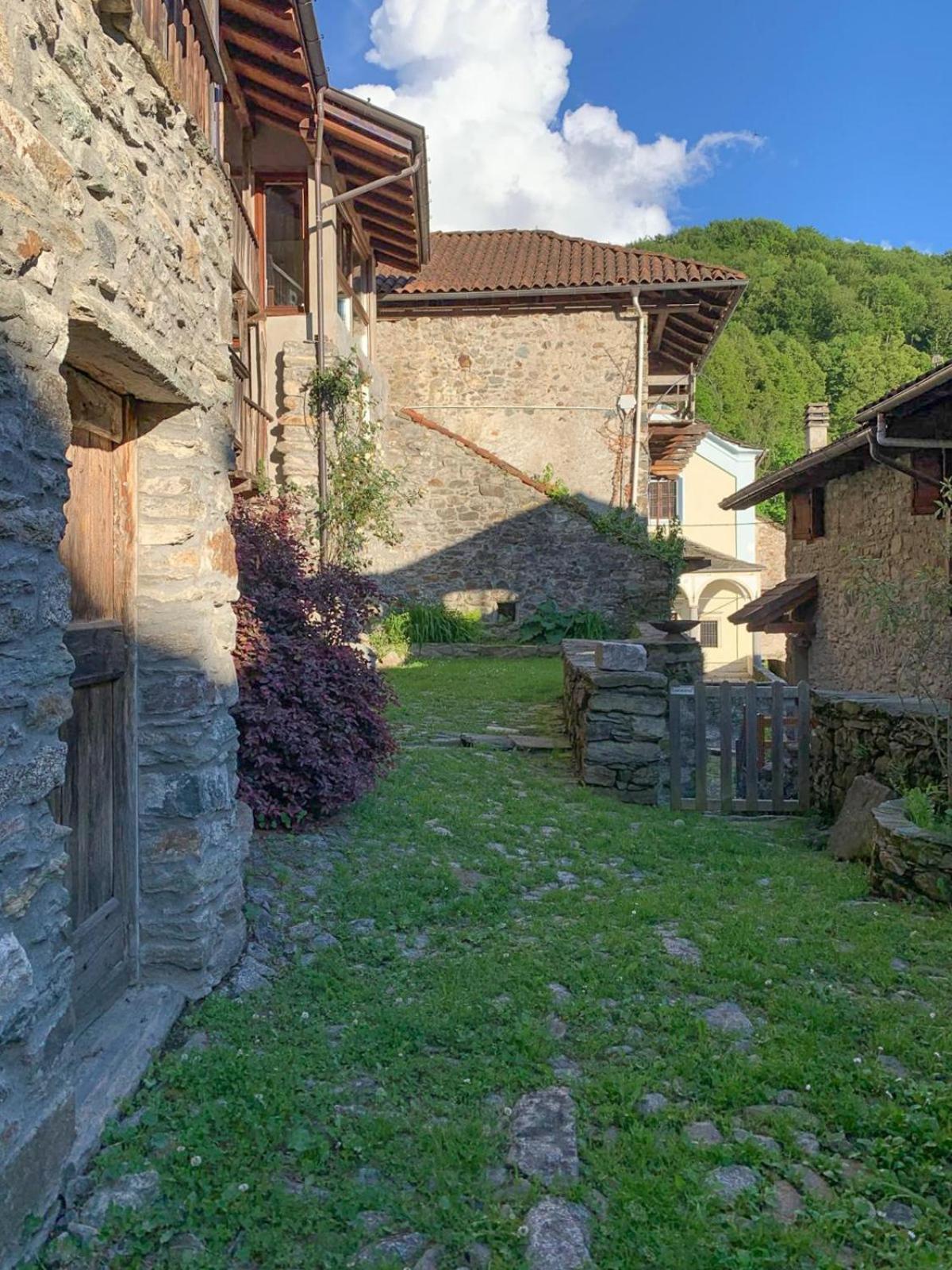 Affittacamere Montagne Verdi Varallo Exteriör bild